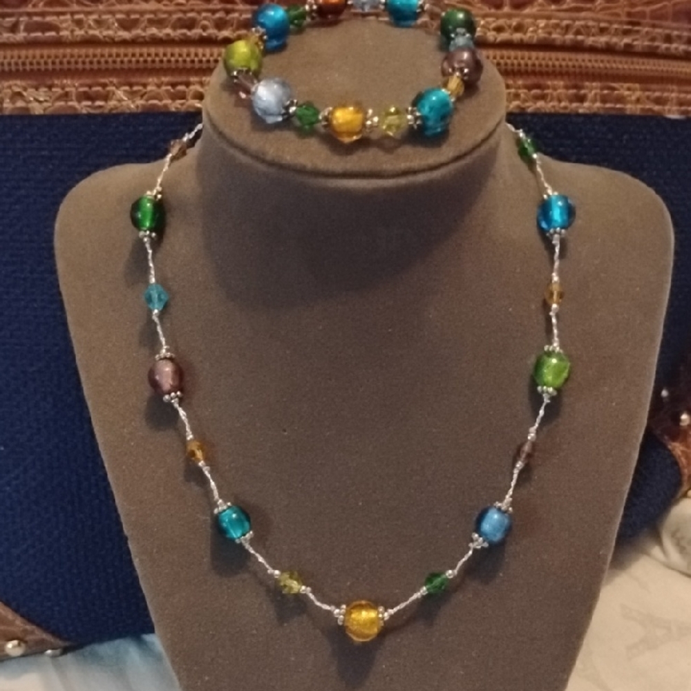 Elegant Multicolor Beaded Necklace and Bracelet Set